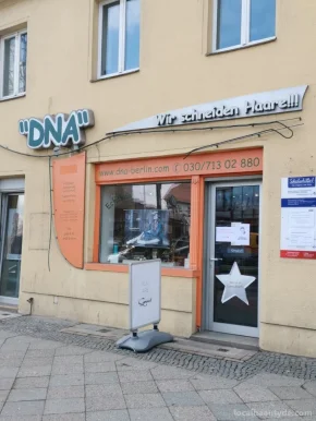 DNA - Wir schneiden Haare!, Berlin - 