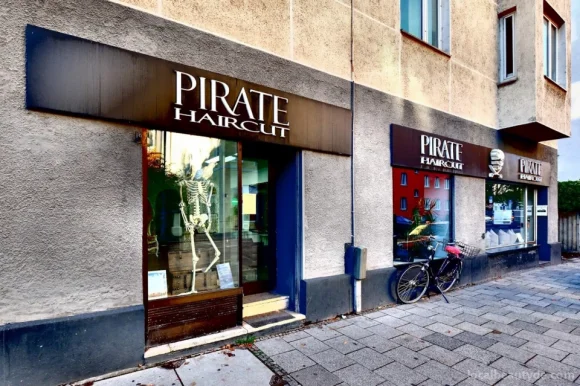 Pirate Haircut, München - Foto 1